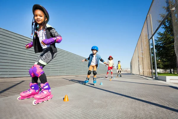 Preteen African Girl Learning Rollerblade Outdoors Friends — Stock Photo, Image