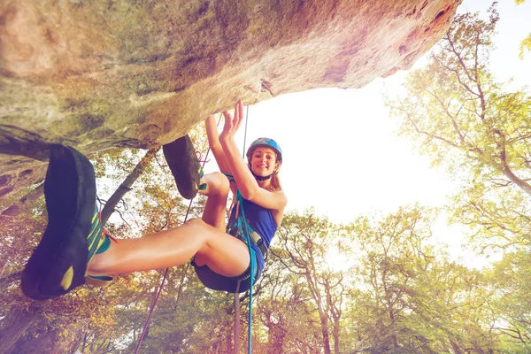 Low Angle View Teenage Girl Rock Climber Training Outdoors Sunny — Stock Photo, Image