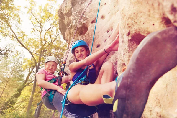 Portrait Female Instructor Teaching Teenage Girl Climbing Rock Harnesses Forest — Stock Photo, Image