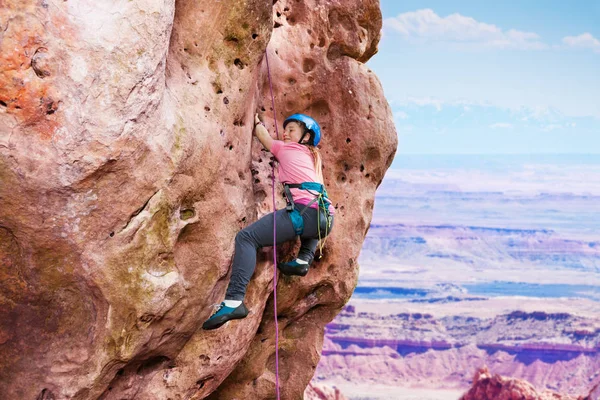 Teenage Girl Helmet Rock Climbing Summit Mountain — Stock Photo, Image