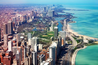 Beton plajı, i41 ve göldeki Chicago panoraması.