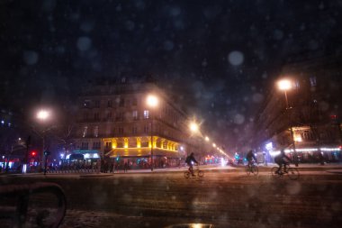 Paris sokaklarında kış masalı