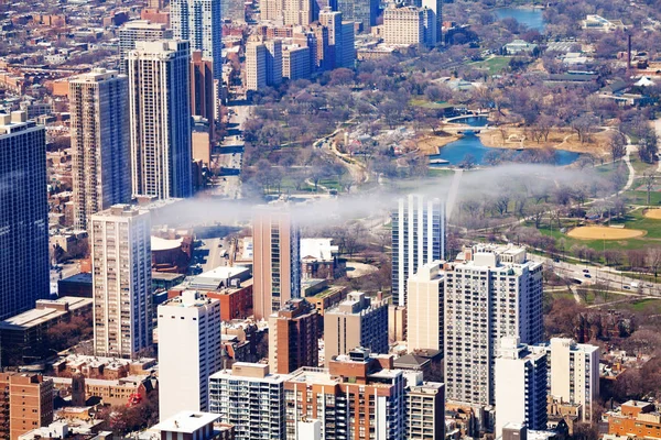 リンカーン公園と雲の下でシカゴのそのような池 — ストック写真