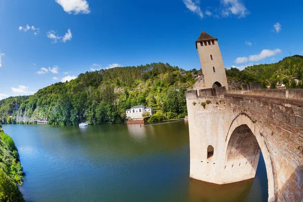 Lot river and Valentre bridge in Cahor France — Stock Photo, Image