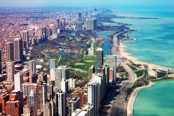 Chicago panorama op Betonnen strand, i41 en meer — Stockfoto