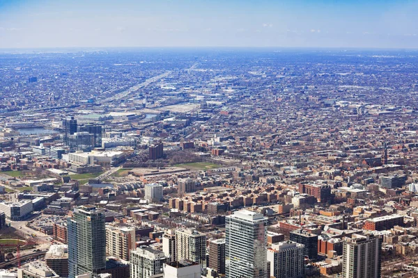 Vista longa da área do subúrbio da cidade de Chicago de cima — Fotografia de Stock