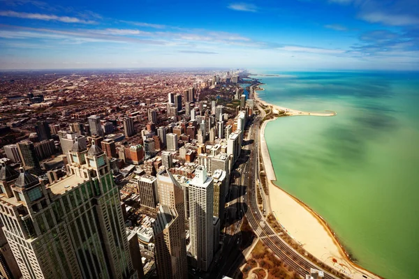 Chicago baixa e praia de concreto e Michigan — Fotografia de Stock