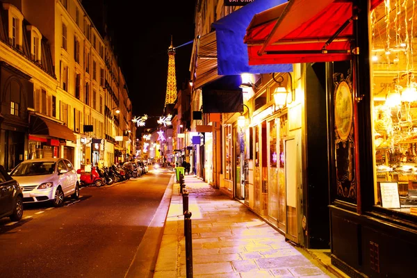 04 décembre 2016 Paires - Vue de nuit de la rue du centre-ville avec — Photo