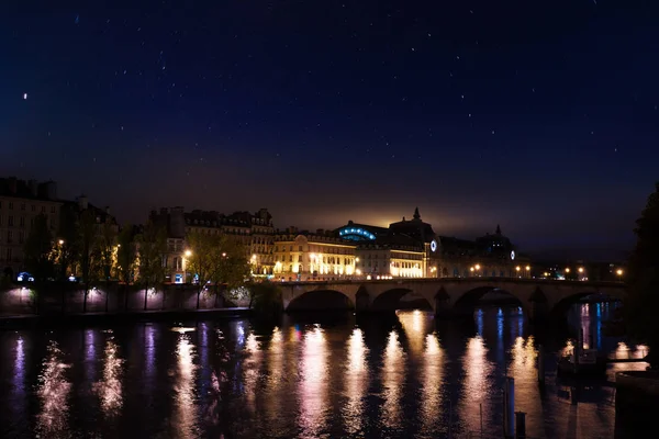 Королевский Мост, музей Орсе на посадке в Париже — стоковое фото