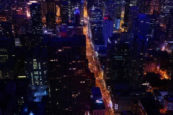 Illuminated night busy streets of Chicago downtown — Stock Photo, Image