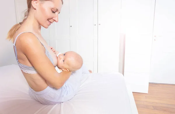 Profile view of mother breastfeed baby infant boy — Stock Photo, Image