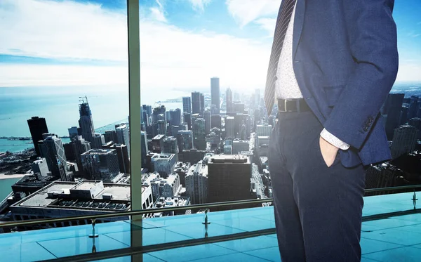 Chicago businessman in suit stand at window view — 图库照片