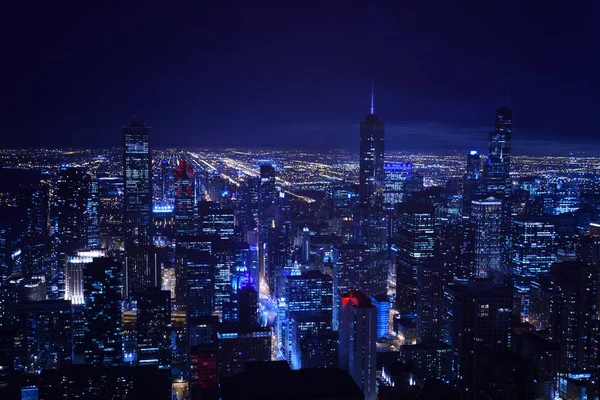 Busy night skyline view of Chicago city downtown — Stockfoto