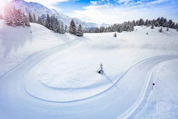 Pista da sci di fondo vista montagna — Foto Stock