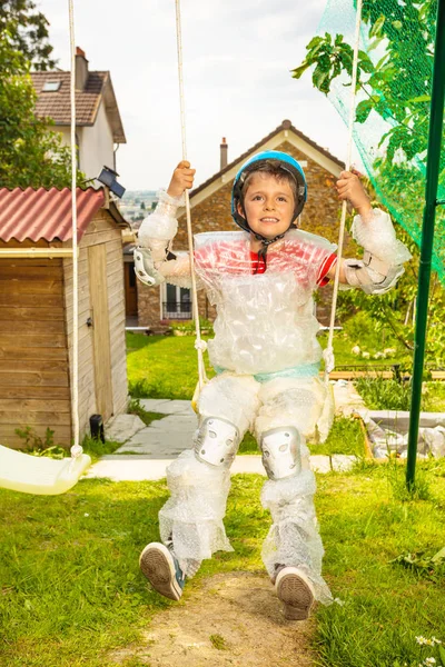 Super safe child in bubble wrap swing on swings — Stock fotografie