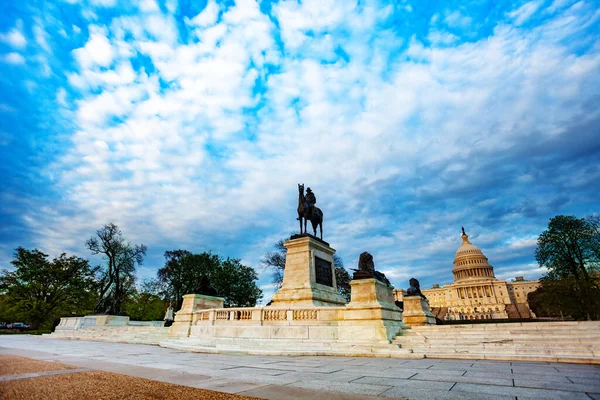 Ulysses S. Grant Memorial over Us Capitol Building — Stock fotografie