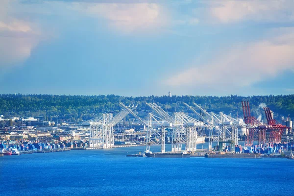 Port of Seattle with cranes and docks for ships — ストック写真