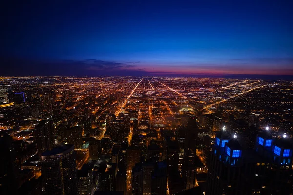 Vista del suburbio de Chicago por la noche desde arriba —  Fotos de Stock