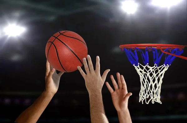 Basketball jump shot to the hoop — Stock Photo, Image