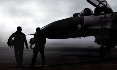 Şafakta askeri hava üssü bir süpersonik jet ile savaş pilotu