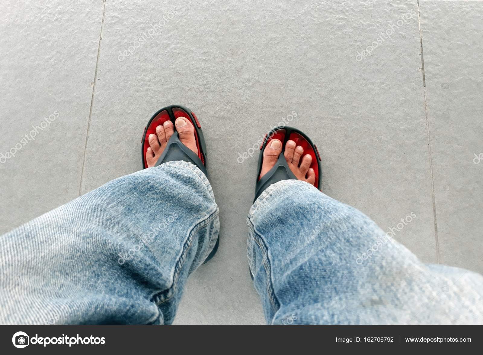 Mand fødder top iført jeans — Stock-foto © razihusin #162706792