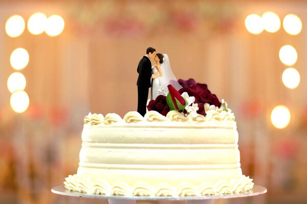 wedding cake bride and groom topper