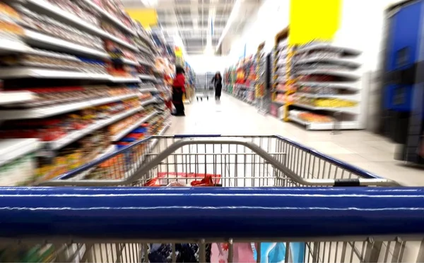 Carro Compra Carrito Empuje Cerca Pasillo Del Supermercado —  Fotos de Stock