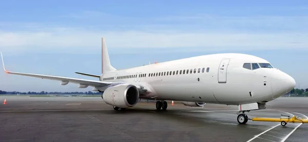 Avión Terminal Del Aeropuerto Empujado Nuevo Pista Rodaje Para Despegar —  Fotos de Stock