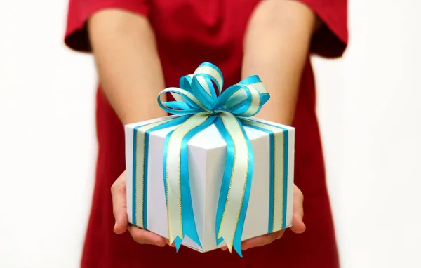Hand Holding Gift Box Close — Stock Photo, Image
