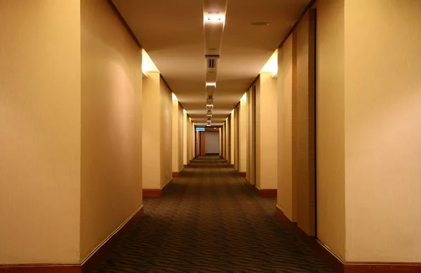 Hotel Lange Perspektive Korridor Blick — Stockfoto