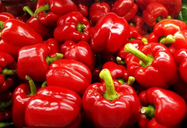 Taze kırmızı biber biber bir yığın