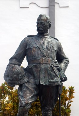 Taiping, Perak, Malezya - 19 Haziran 2020. Taiping 'deki Perak Müzesi' nin önünde duran Rsf Walker 'ın bronz heykeli, 1879' da Malezya Federal Polisi 'nde görev yaptı.