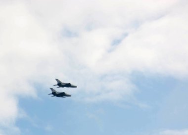 Novi Sad, Sırbistan için askeri geçit üzerinde uçan bir avcı uçağı,