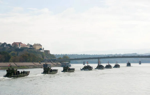 Броненосцы во время военного парада — стоковое фото