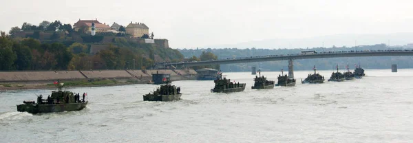 Броненосцы во время военного парада — стоковое фото