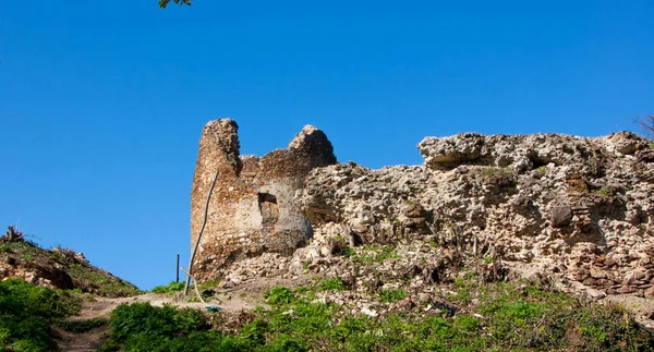 Tower and wall, remains of fortress from Roman times — Stock Photo, Image