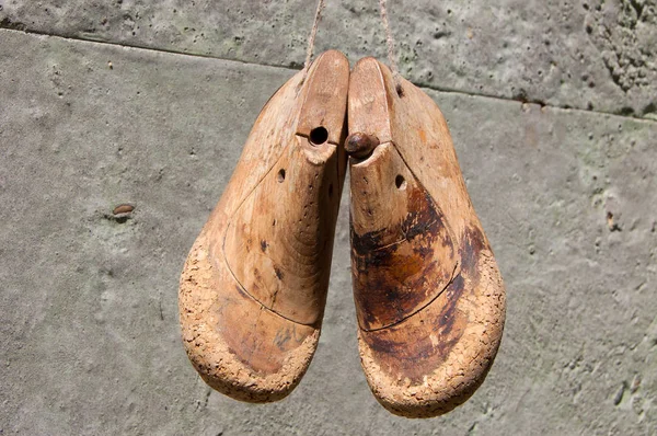 รูปแบบรองเท้าไม้ — ภาพถ่ายสต็อก