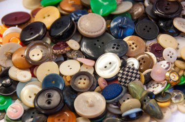 renkli dikiş düğmeleri