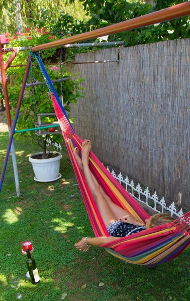 Kız bir hamak hoşlanır