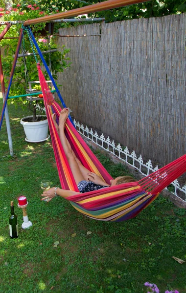 Kız bir hamak hoşlanır