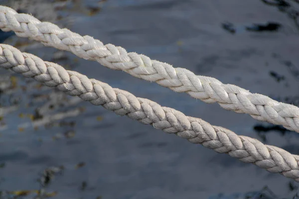 Corda para atracagem de barco — Fotografia de Stock