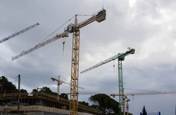 Tower construction crane