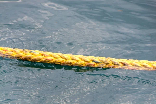 Corda para atracagem de barco — Fotografia de Stock