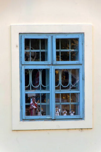 Fenêtres sur le vieux bâtiment — Photo