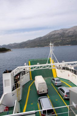 Bir öğleden sonra Hırvatistan Korcula adadan döner feribot. Feribot üstten görüntülemek