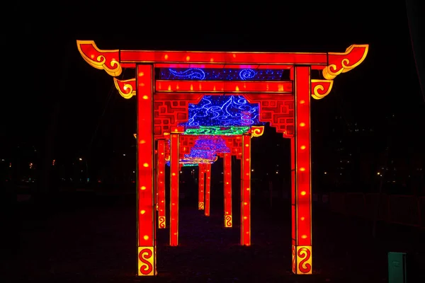 Año Nuevo Chino, linternas y figuras luminosas — Foto de Stock