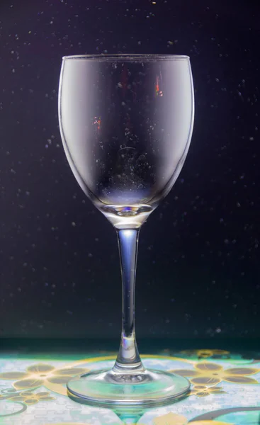 Tazza di vetro con paglia da cocktail — Foto Stock