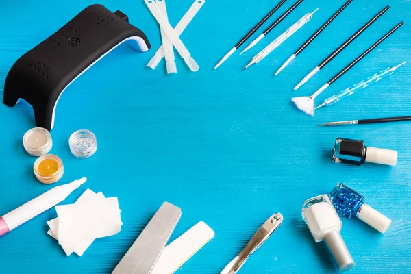 Manikür ve pedikür ekipman mavi zemin üzerine Üstten Görünüm