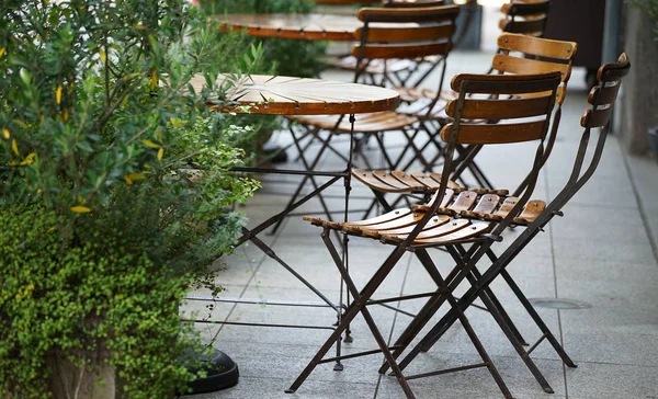 Tisch Und Stuhl Auf Der Terrasse — Stockfoto
