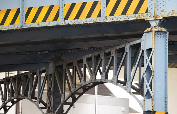Feixe Apoio Que Estava Enferrujado Ponte Ferroviária — Fotografia de Stock
